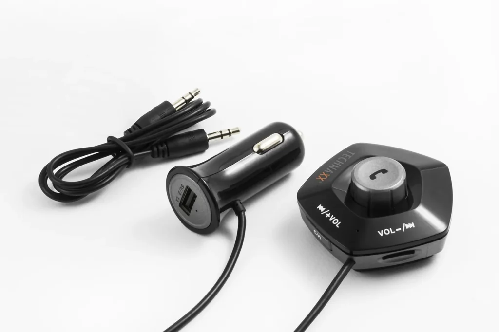 Transmitter FMT1100BT with hands-free function and charging function
