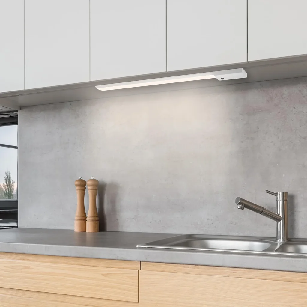 LED under-cabinet light with IR sensor, color change and memory function
