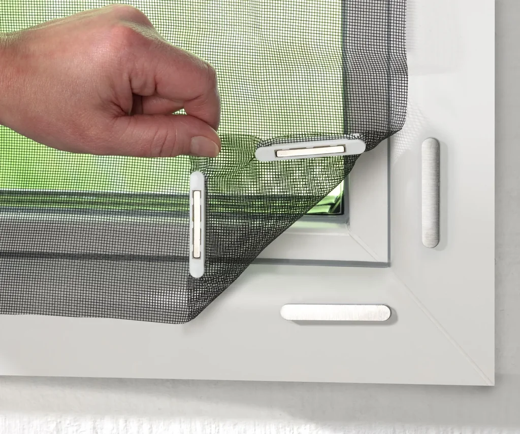 Window insect screen with magnetic attachment