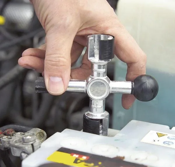 Battery pole cleaning cutter
