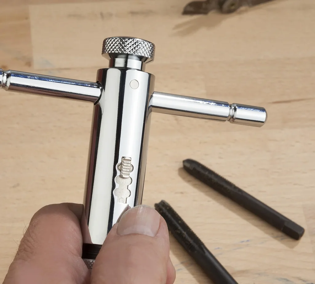 Tap wrench with ratchet function 2-piece set