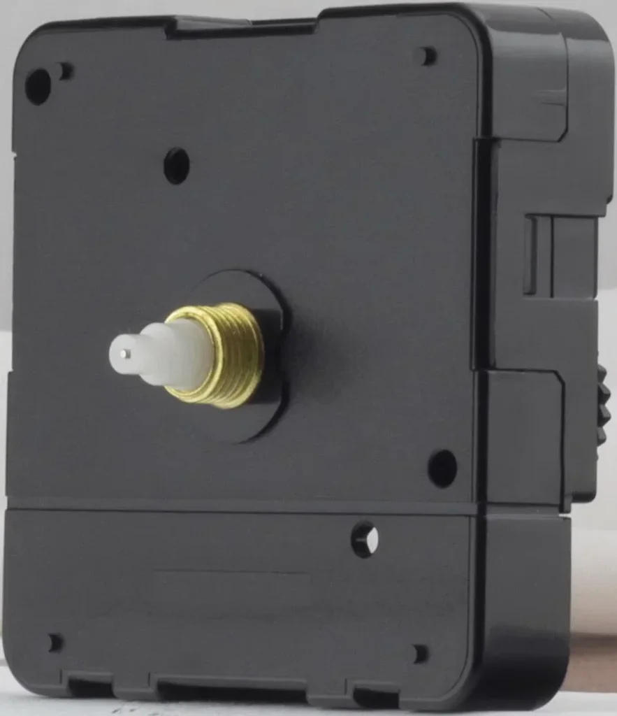 Standard clockwork clockwise with hands