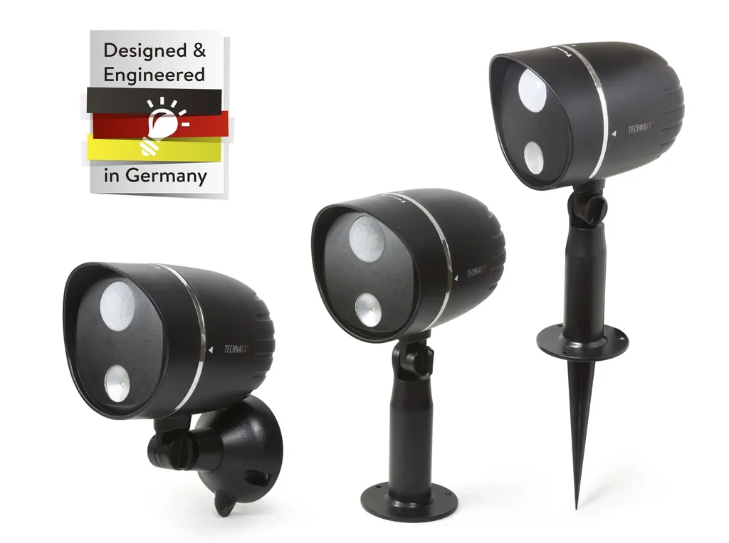 Battery-operated LED outdoor light with PIR motion detection