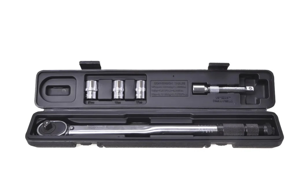 Torque wrench set, 40 - 210 Nm including extension and three sockets