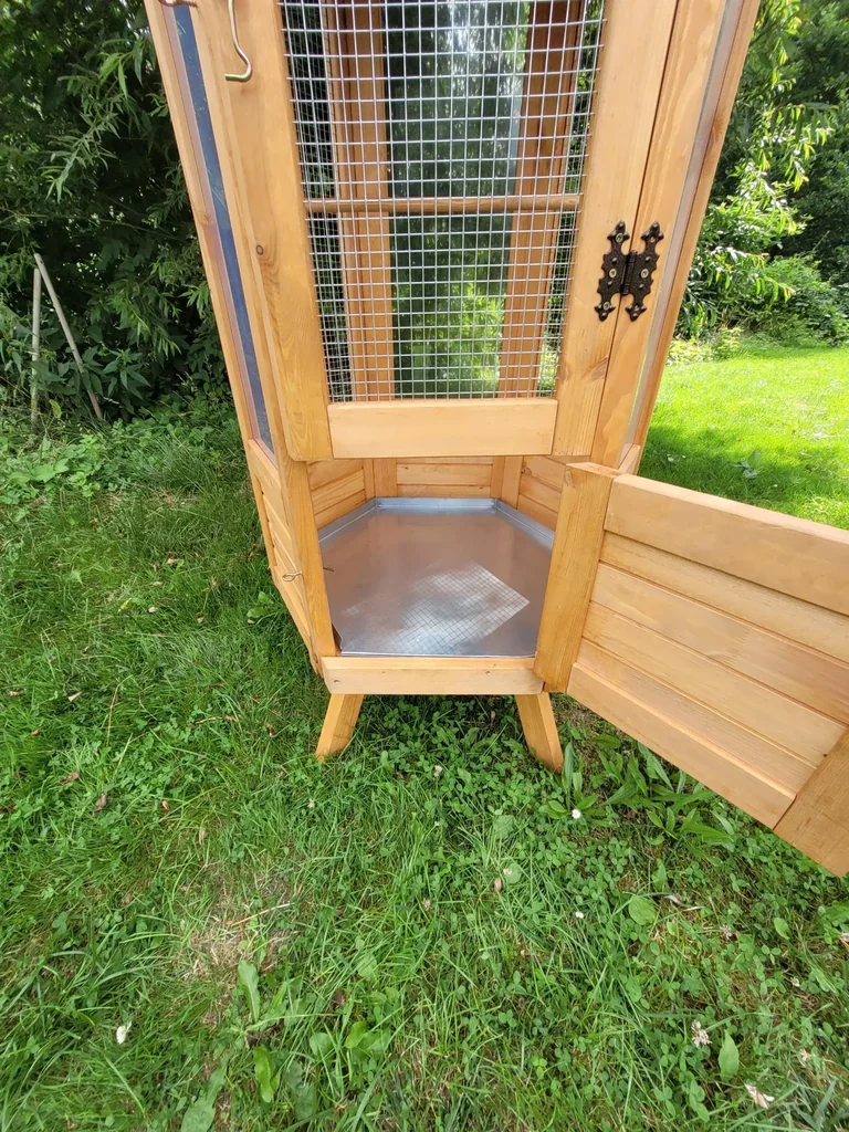 Hexagonal aviary with bitumen roof