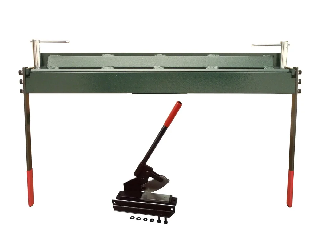 Folding machine with guillotine shears