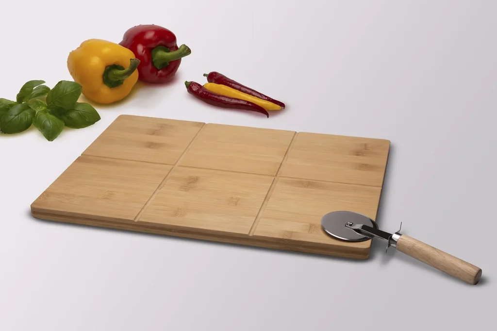 Pizza cutting board with pizza cutter
