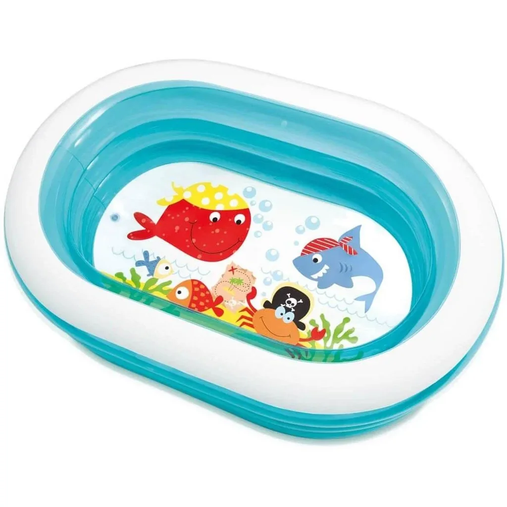 Inflatable pool in oval shape