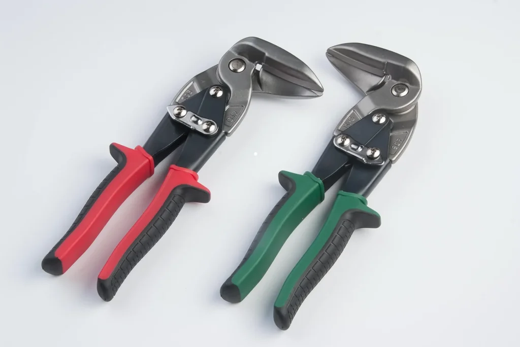 Angle figure and through-feed scissors right