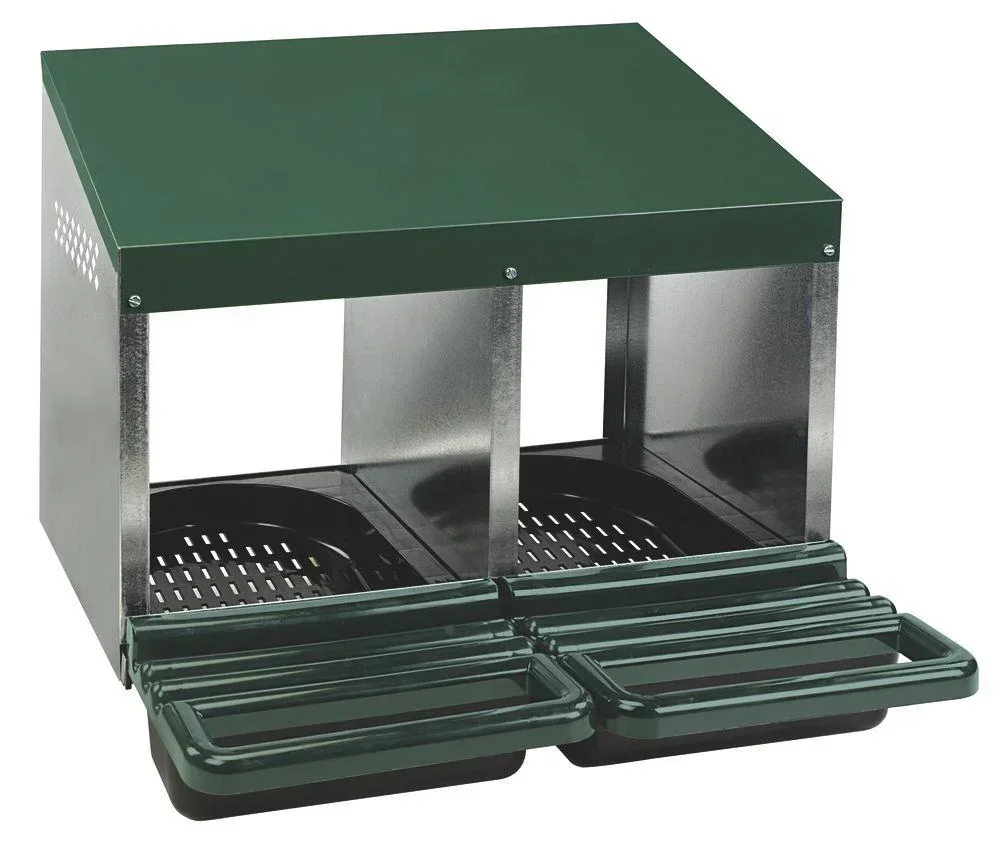Nesting box with 3 compartments, plastic floor
