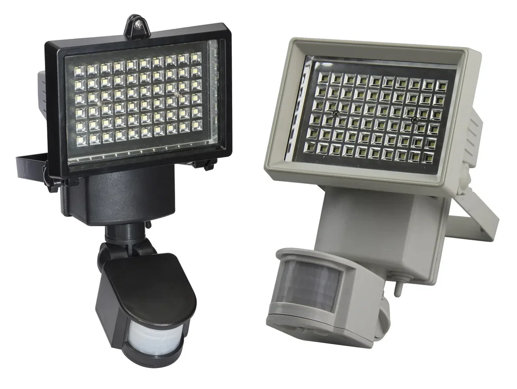 Solar wall light in white with separate solar panel