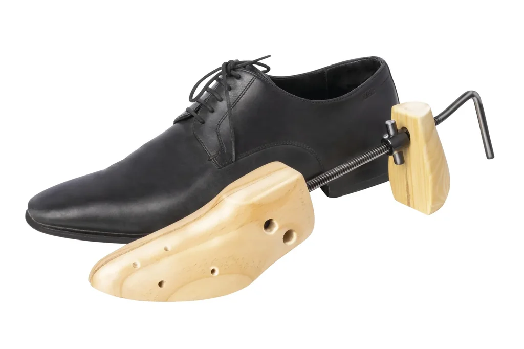 Shoe stretcher for men