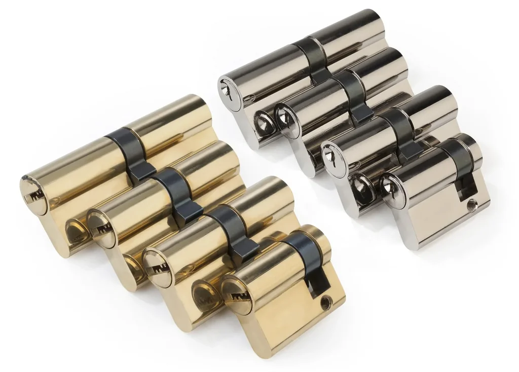 Lock cylinder set 4-piece with 12 security keys