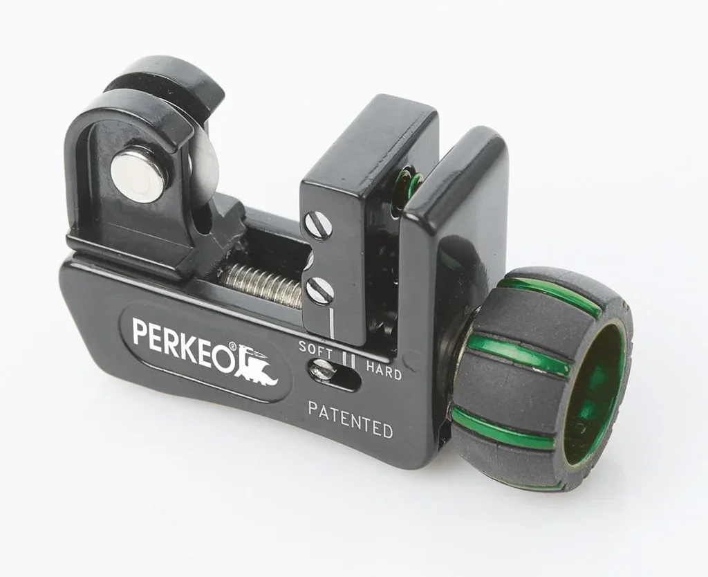 Mini pipe cutter with spring guide