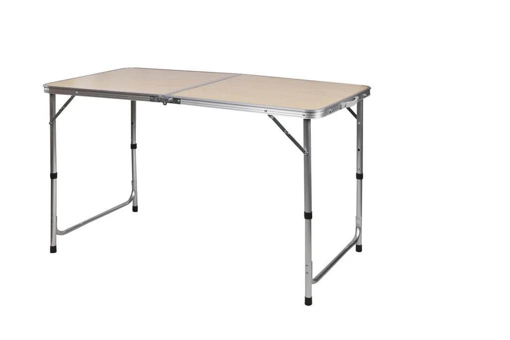 Foldable camping table