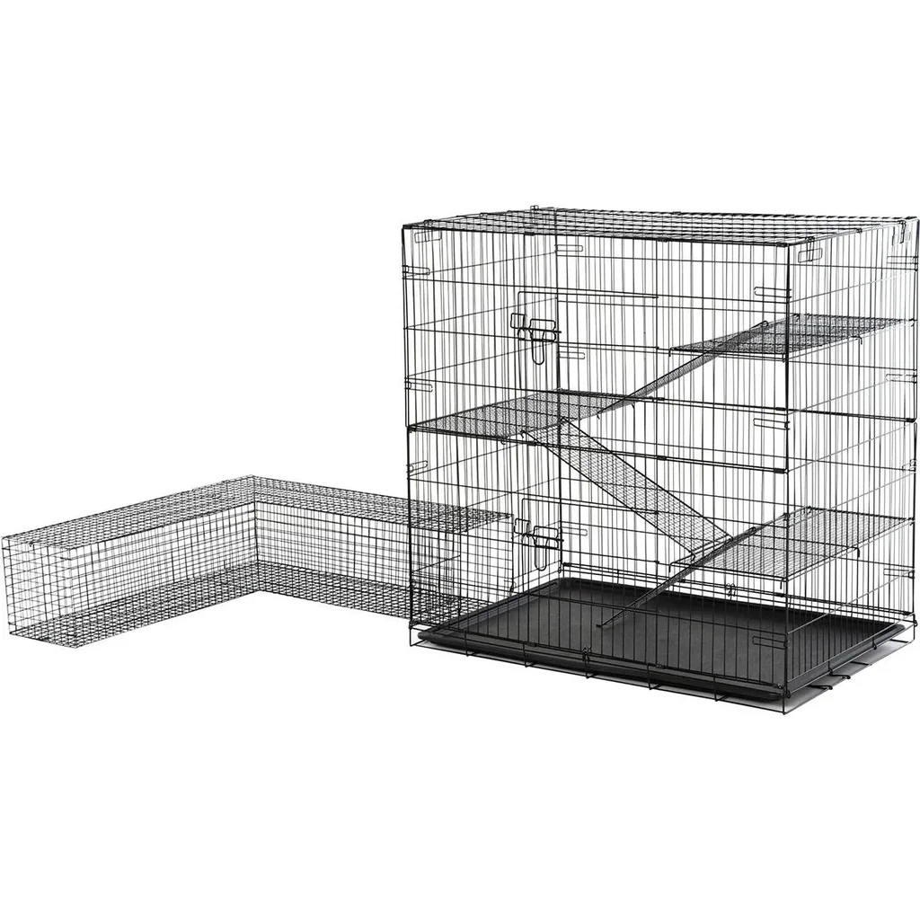 Small animal cage with L-shaped tunnel