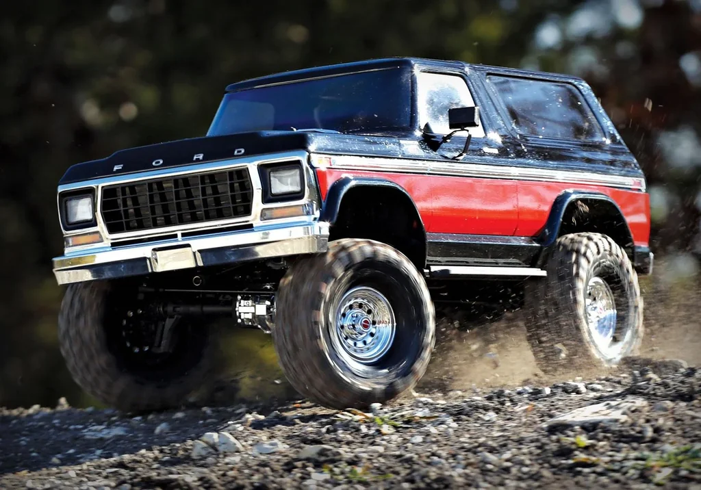 TRX-4 1979 Ford Bronco red (312mm wheelbase short) 2.4GHz (Link-capable) without battery, without charger