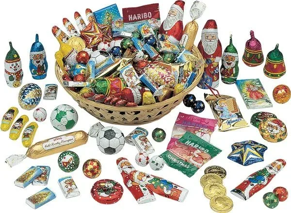 Christmas basket with 40 Christmas sweets,