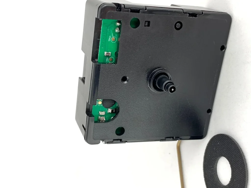 Fully automatic radio-controlled clockwork with 2 motors