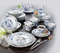 4 SOUP CUPS WITH SAUCERS IN ONION PATTERN