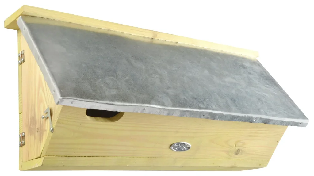 Nesting box for swifts