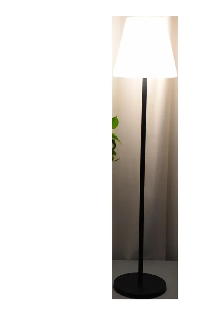 LED solar outdoor lamp with 32 LEDs