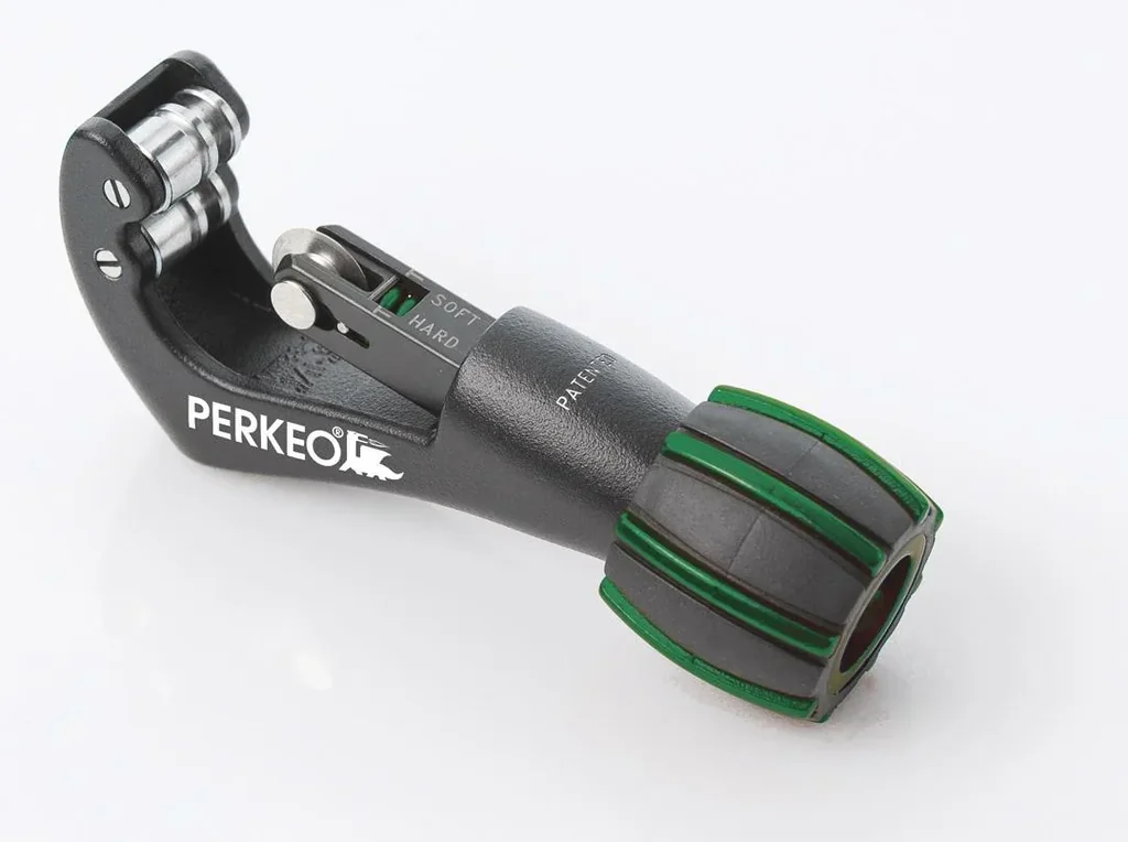 Telescopic pipe cutter with spring guide
