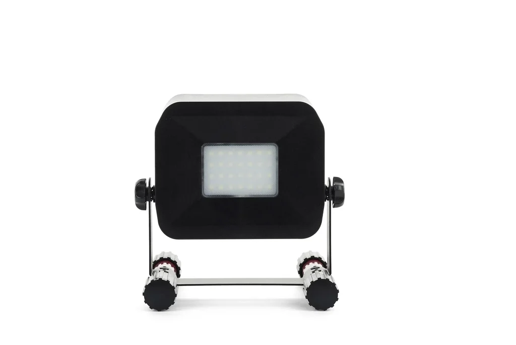 LED battery-powered floodlight with 750 lumens and charging function for smartphones