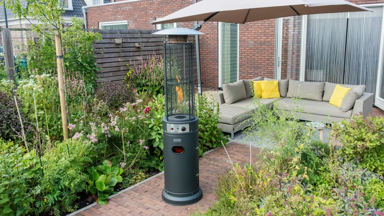 Terrasverwarmer gas, terrasheater gas, terrasverwarming op gas - Modell Flameheater Round 11000, met beschermrooster, metaal, zwart