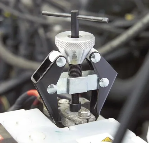 "Puller for pole terminals and wiper arms image"