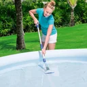 Electric telescopic pool vacuum