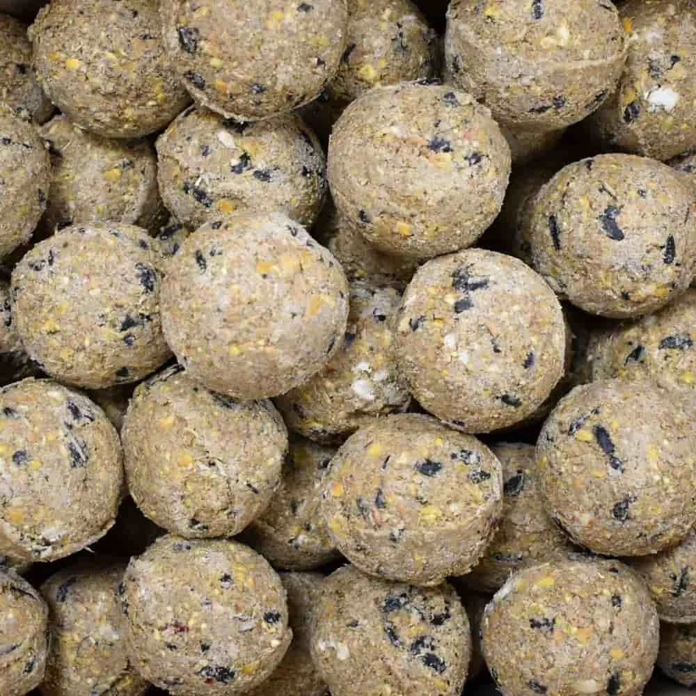 Mezenbollen, Vogelvoer insecten, 200 x ca.90 gram, zonder net, vetbollen