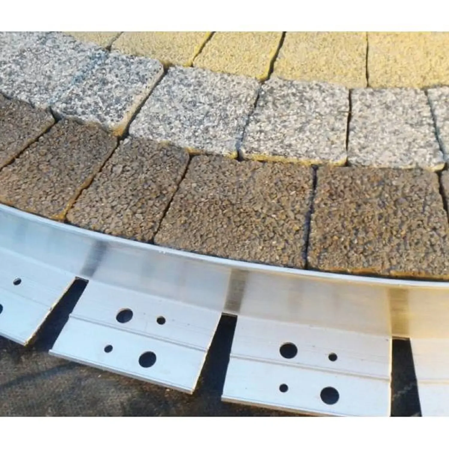 "Ultra sterke aluminium Borderrand 64mm x 100cm | Gazonrand | Kantopsluiting image"