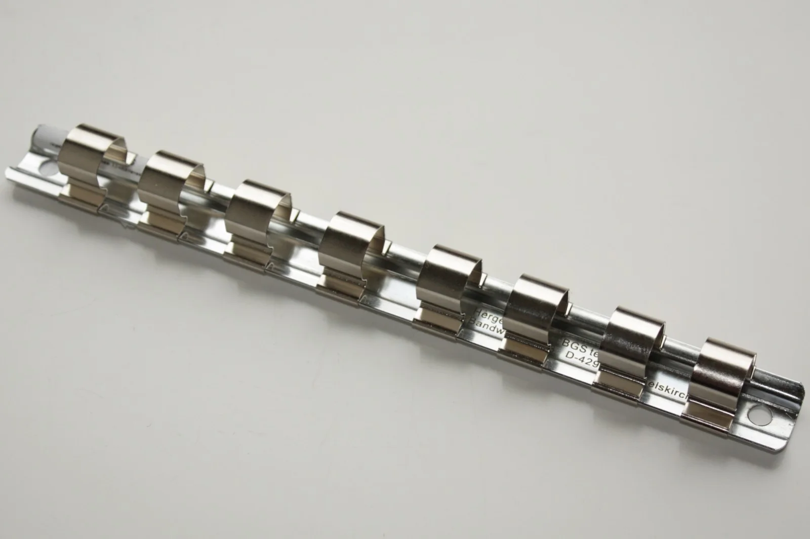 "Steeknoppenhouder 1/2 inch - Rail met 8 clips image"