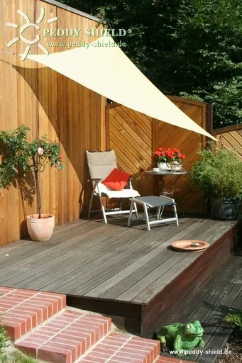 "Driehoekig zonnescherm HDPE crèmewit 300 x 300 x 300 cm image"