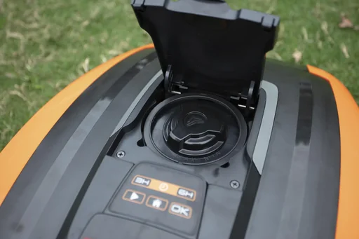 "Robotic lawnmower EASYMOW 260B - up to 260 m² image"