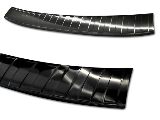 "Stainless steel loading sill protector, Skoda Karoq Crossover, 2017> - graphite/black line. OEM quality, brushed. image"