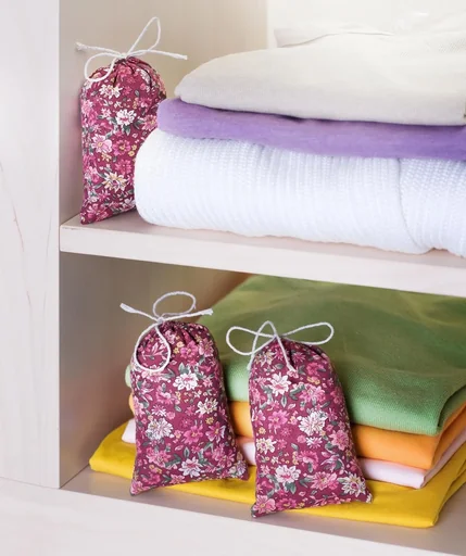 "Moth stop bags, set of 6 image"