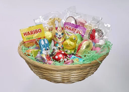 "Easter basket with mixed sweets, 40 pieces image"