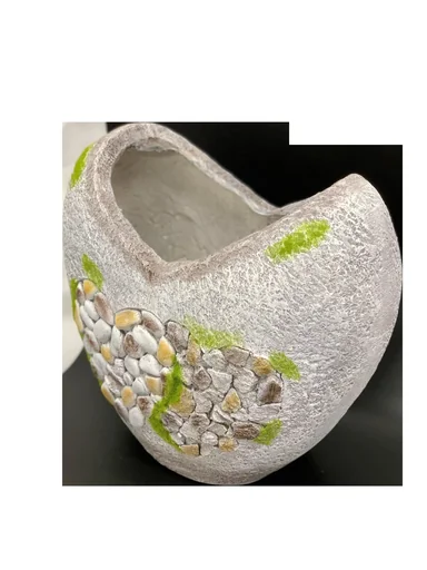 "heart-shaped plant pot image"